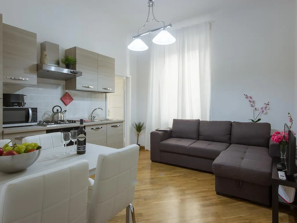 Stylisch Canacci 2 Bedroom Apartment Florence